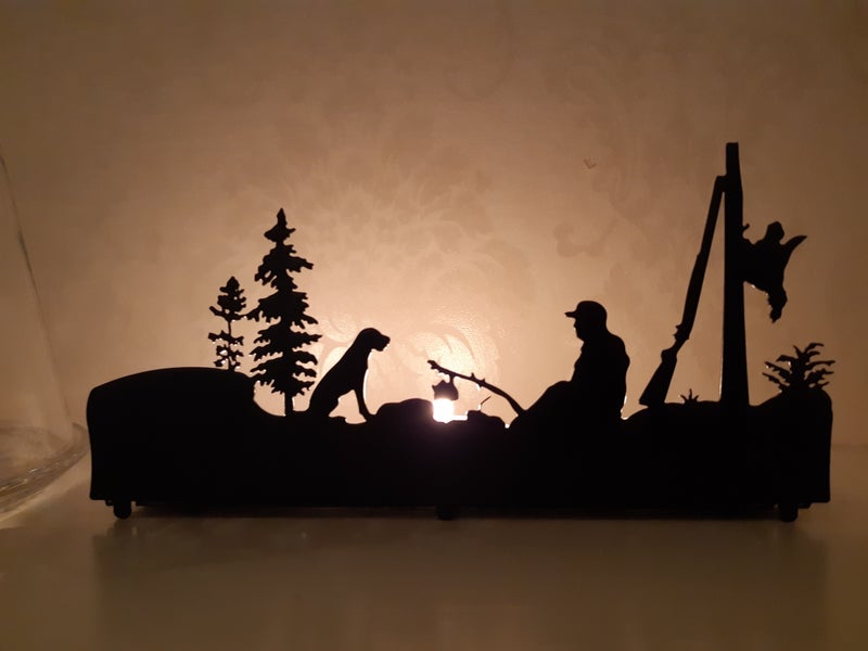 HuntSteel tuikkuteline Karkeakarvainen Saksanseisoja tulilla