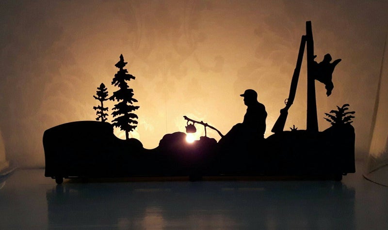 HuntSteel tuikkuteline tulilla1